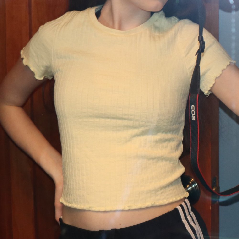 Pastel Yellow Ribbed Lettuce Edge Top